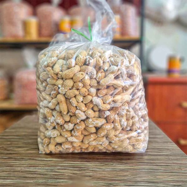 بادام زمینی با پوست شور غلافدار